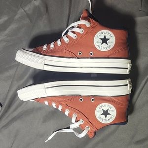 NWOT Converse Chuck Taylors Mens size 8 mid top